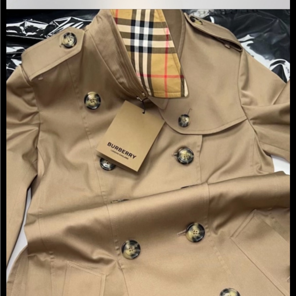 Burberry trenchcoat